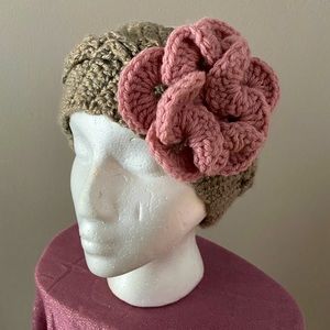 ⭐️🌸 HOST PICK! 🌸⭐️Hand crafted crochet head band with flower accent. New.